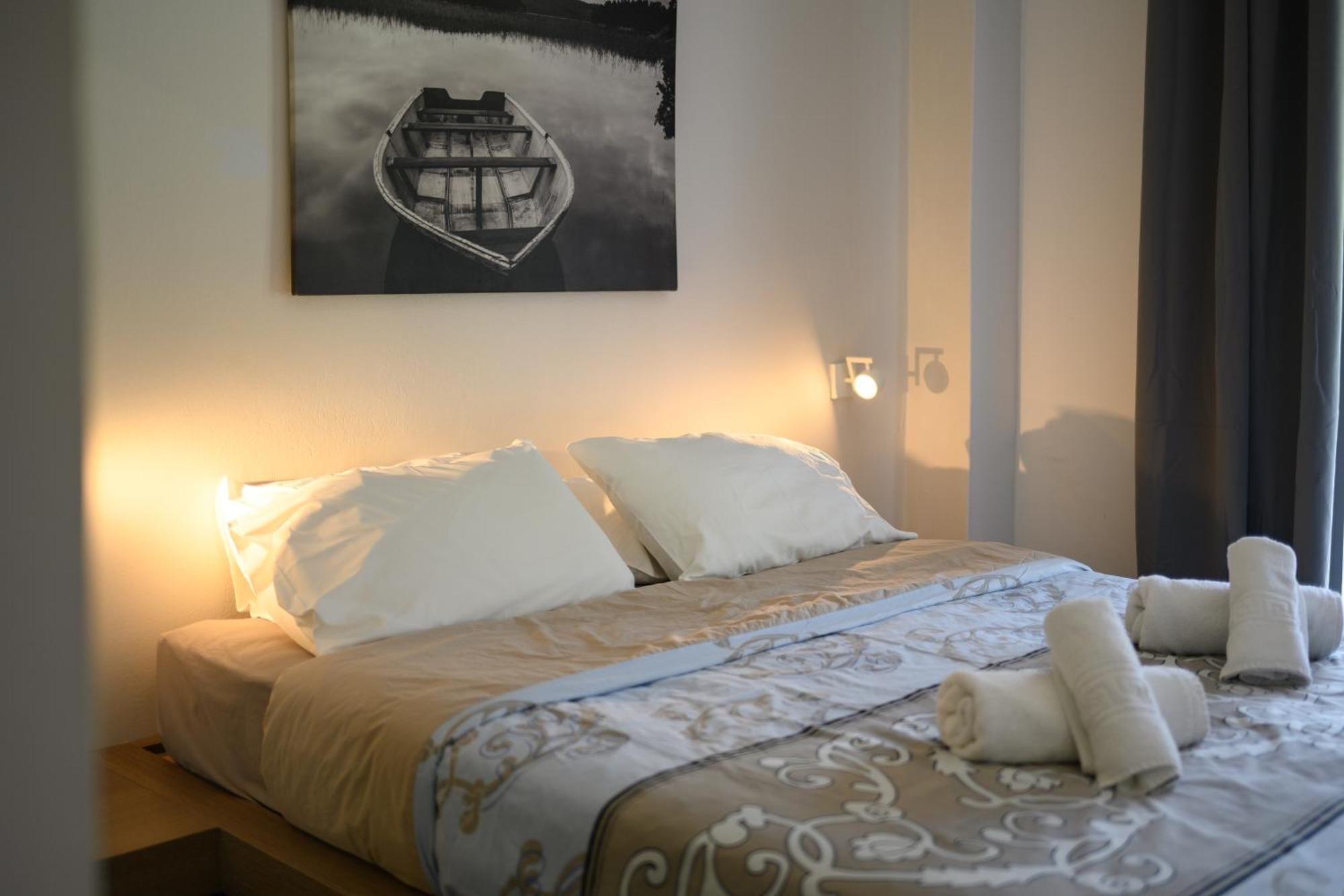 Orange Grove Apartment *